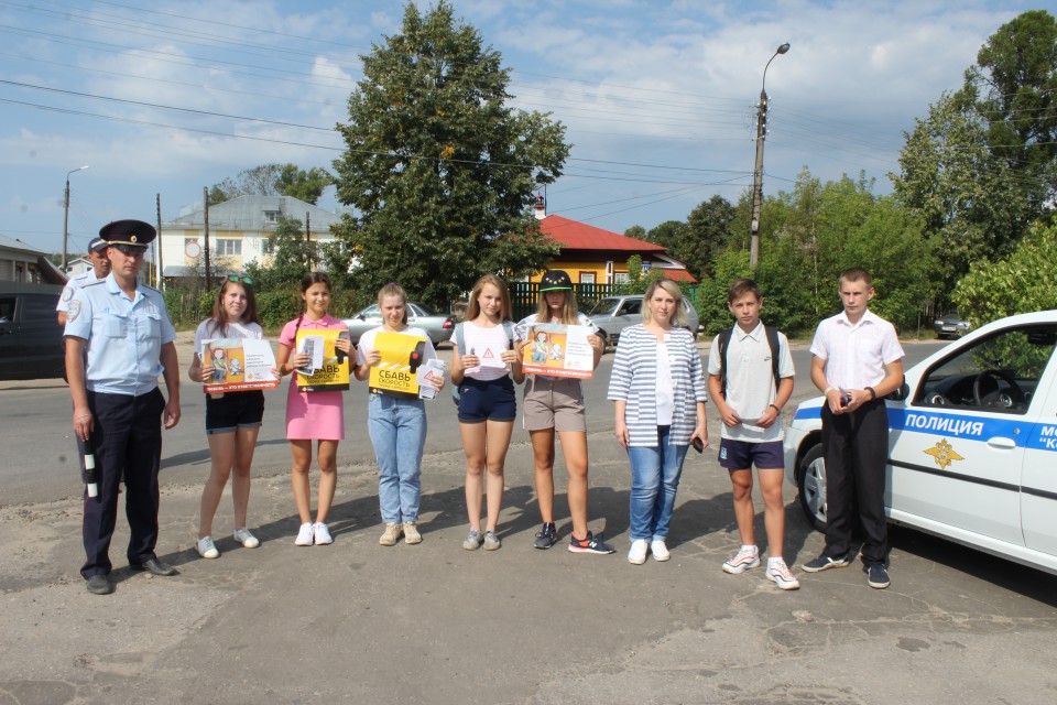 Ковернинские сотрудники ОГИБДД провели  акцию «Дети за безопасность на дороге»
